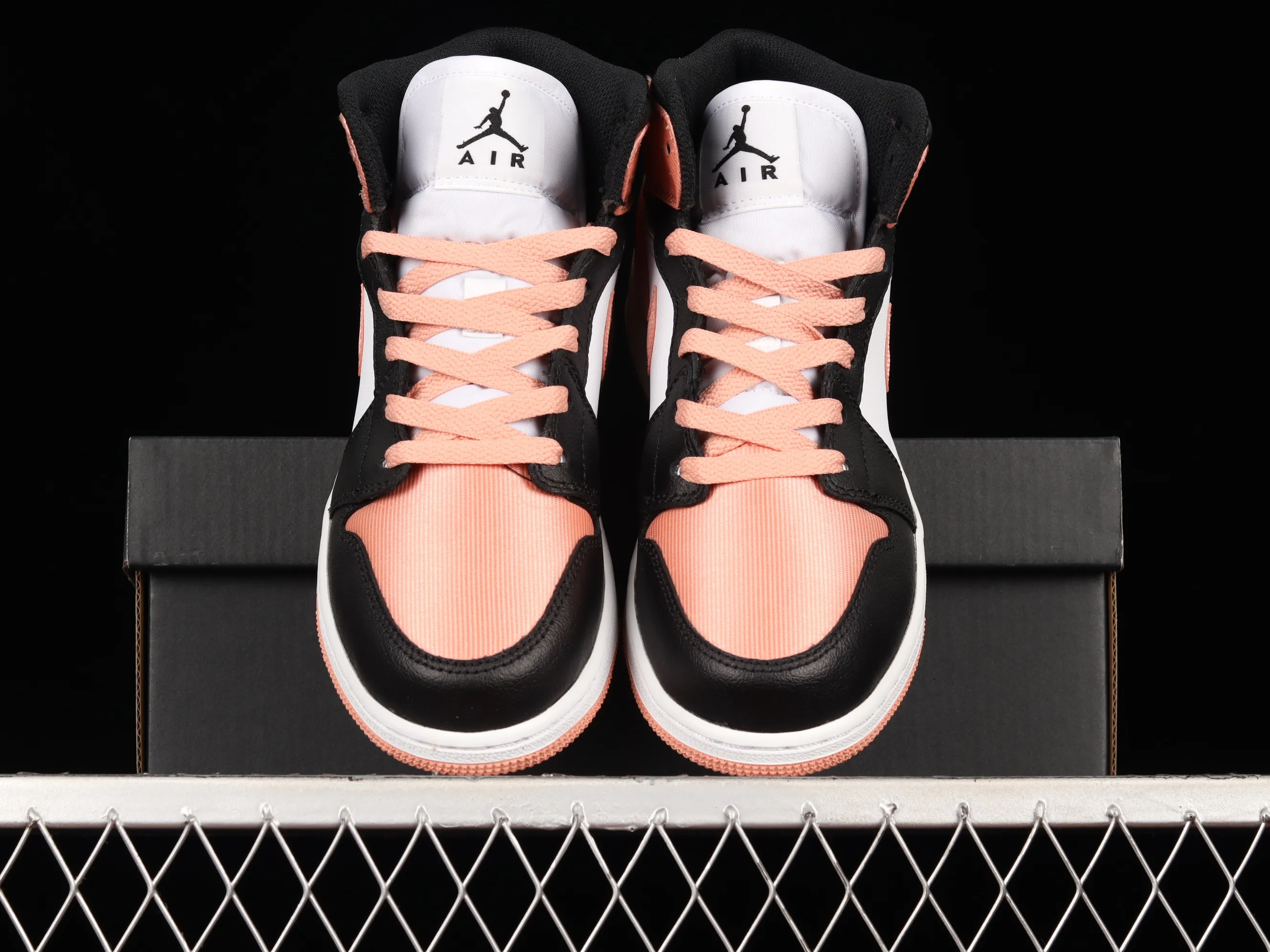All categories Air Jordan Jordan series basketball shoes Air Jordan 1 Mid G version pure original Air Jordan 1 Mid AJ1 Joe 1 black and white sports culture basketball shoes DM9077-108
